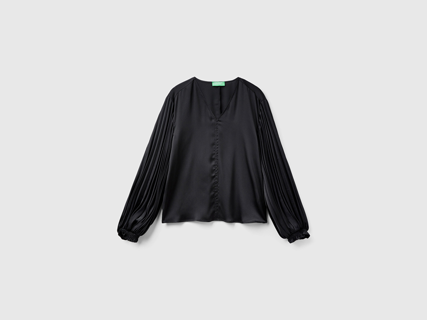 Benetton Kadın Siyah Kolları Detaylı V Yaka Bluz
