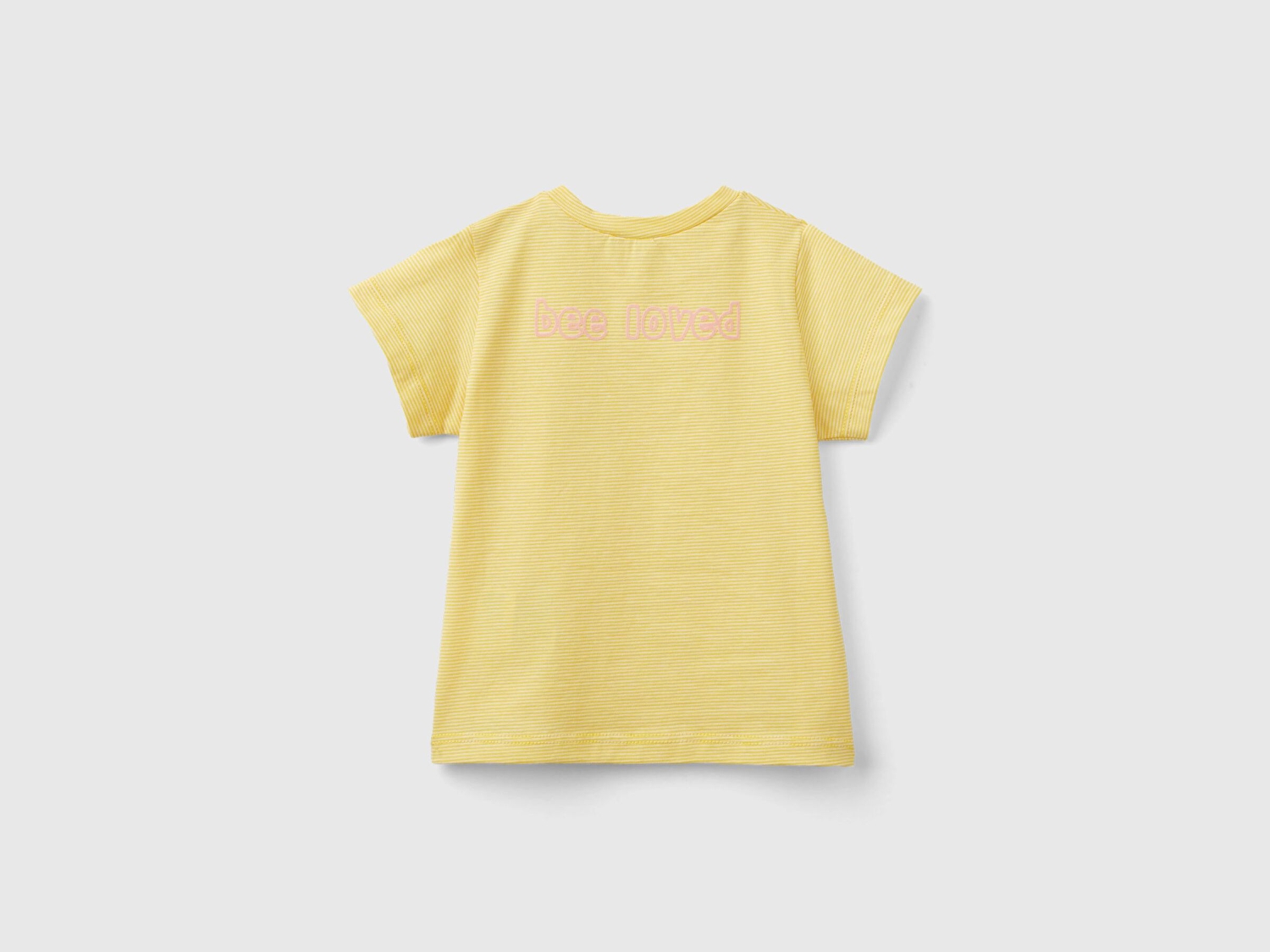 Benetton Bebek Sarı Önü Grafik Baskılı Omzu Çıtçıtlı Geniş Kesim T-Shirt