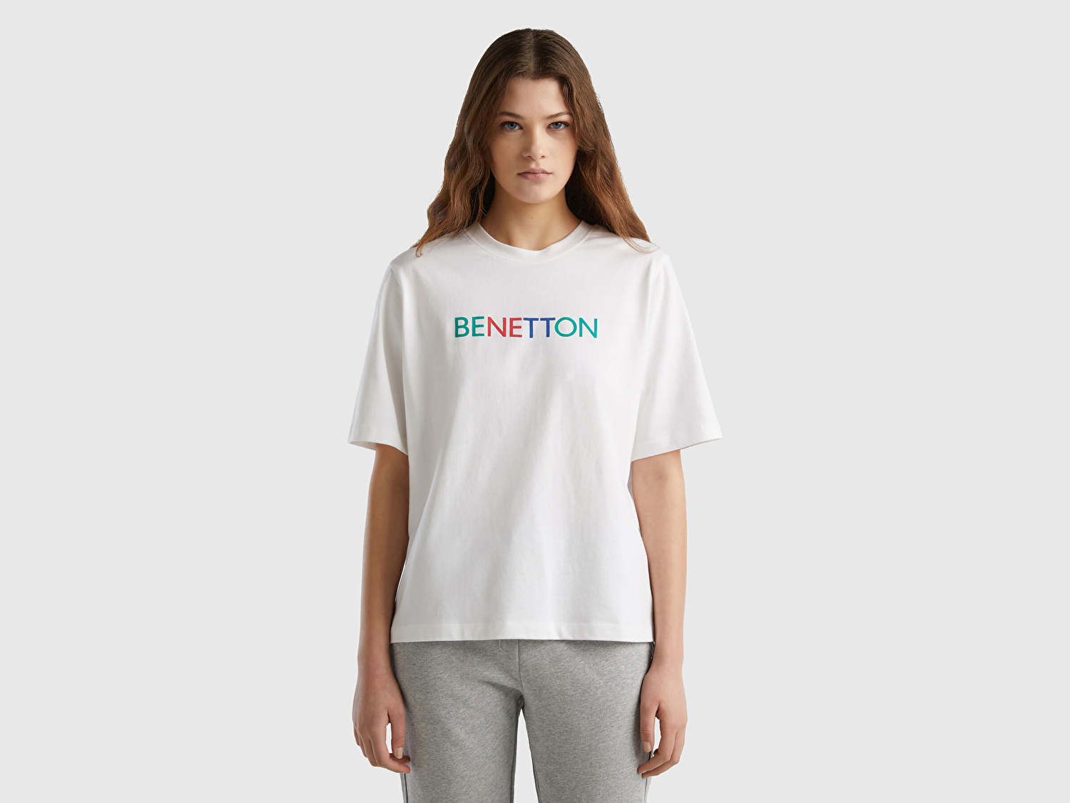 Benetton Kadın Beyaz %100 Pamuk Önü Logo Baskılı Regular Bisiklet Yaka T-Shirt