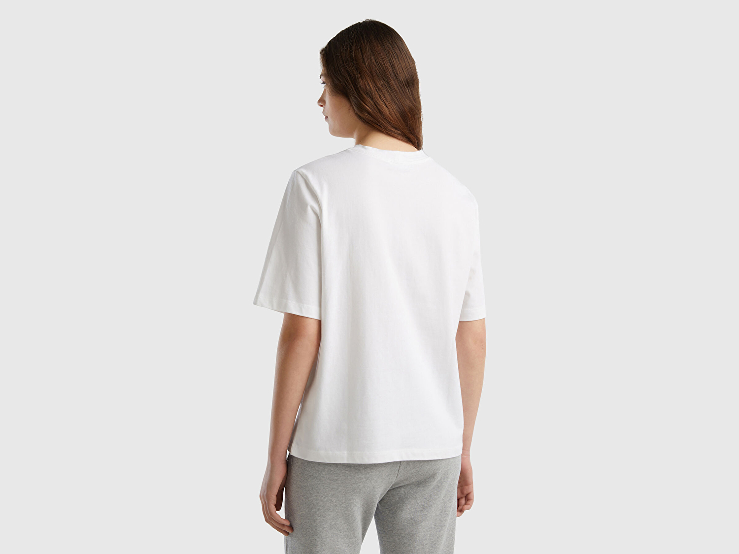 Benetton Kadın Beyaz %100 Pamuk Önü Logo Baskılı Regular Bisiklet Yaka T-Shirt