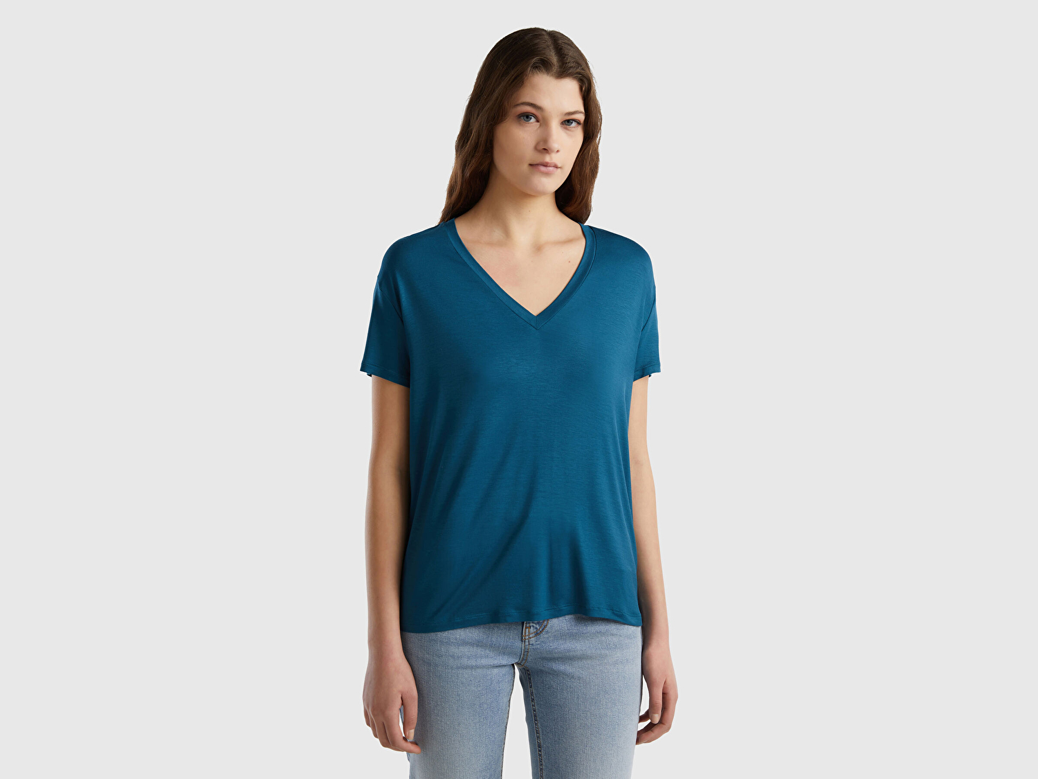 Benetton Kadın Petrol Mavisi Viskoz Karışımlı Geniş V Yaka Basic T-Shirt