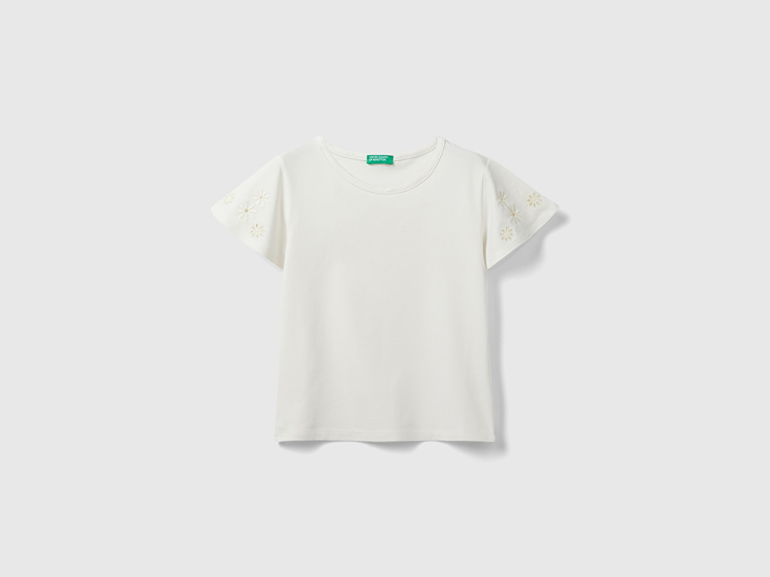 Benetton Kız Çocuk Krem Kolları Fırfırlı ve Çiçek İşlemeli Slim Fit T-Shirt