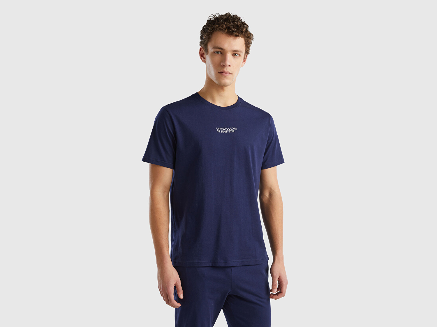 Benetton Erkek İndigo %100 Pamuk Önü Logo Baskılı Dikişli Bisiklet Yaka T-Shirt