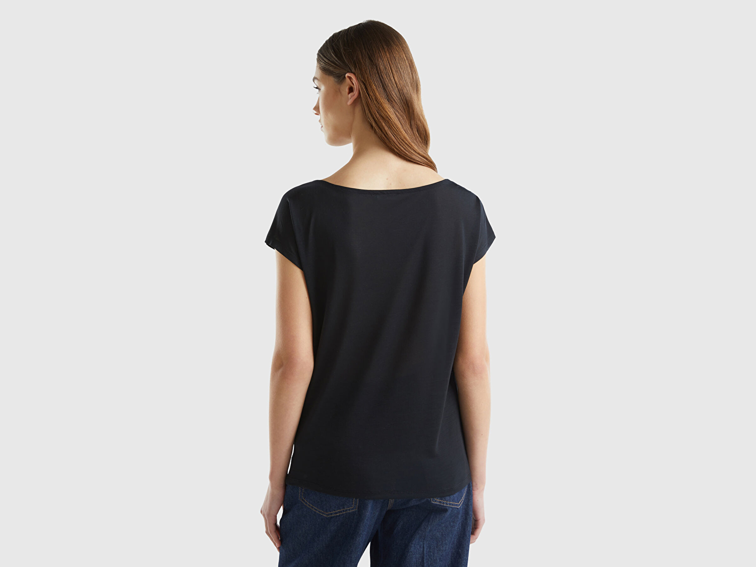Benetton Kadın Siyah %100 Liyosel Kimono Kollu Kayık Yaka T-Shirt
