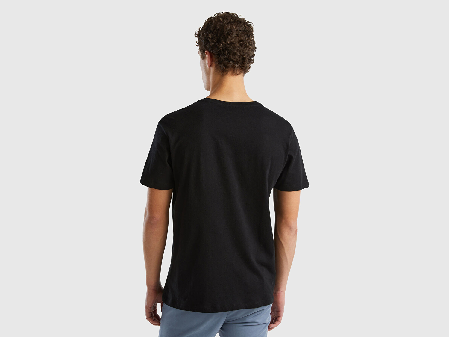 Benetton Erkek Siyah %100 Pamuk Önü Fotoğraf Baskılı Dekoratif Dikişli T-Shirt