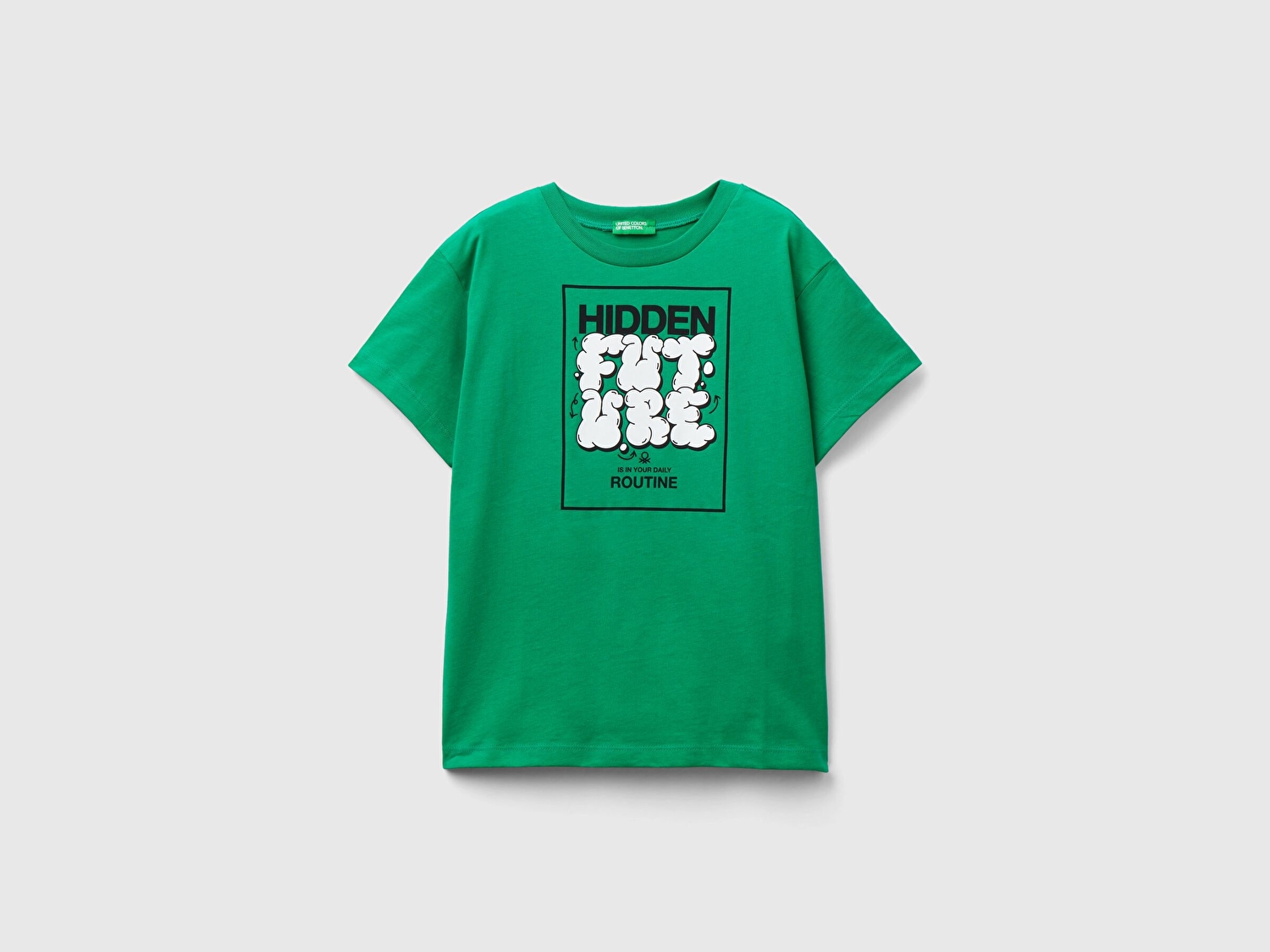 Benetton Erkek Çocuk Yeşil Önü Geniş Baskılı Bisiklet Yaka T-Shirt