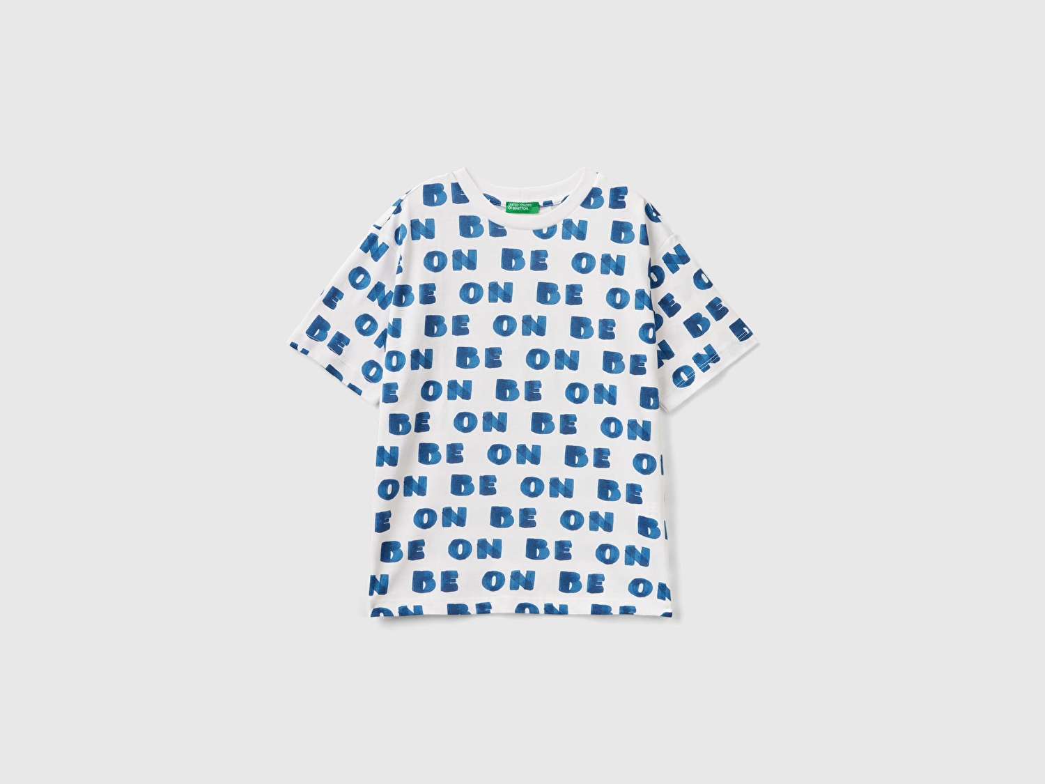 Benetton Erkek Çocuk Beyaz-Lacivert Tamamı Baskılı Arkası Logo İşlemeli Bisiklet Yaka T-Shirt