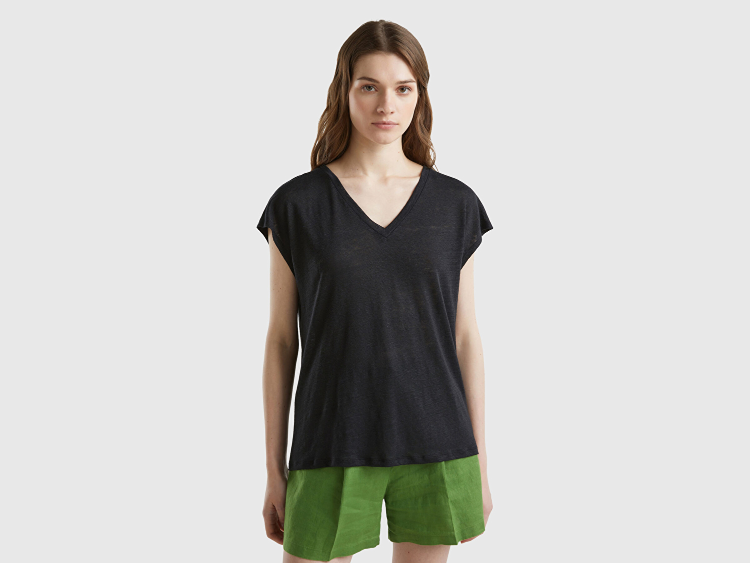 Benetton Kadın Siyah %100 Keten Rahat Kalıp Derin V Yaka Kolsuz T-Shirt