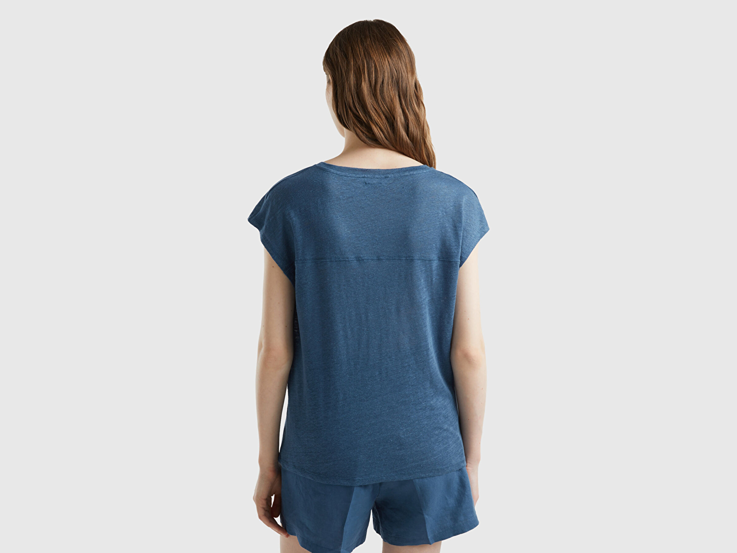 Benetton Kadın Gece Mavisi %100 Keten Rahat Kalıp Derin V Yaka Kolsuz T-Shirt