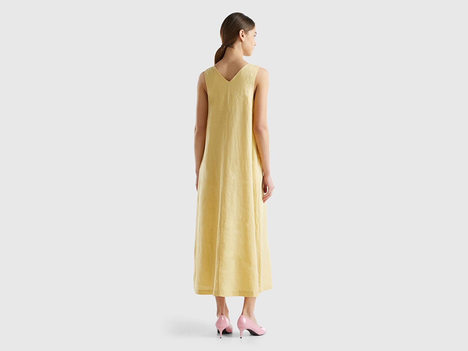 Benetton Kadın Açık Sarı %100 Keten V Yaka Kolsuz A Kesim Midi Elbise