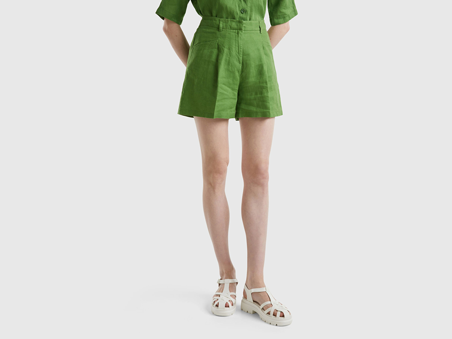 Benetton Kadın Soluk Yeşil %100 Keten Kısa Şort