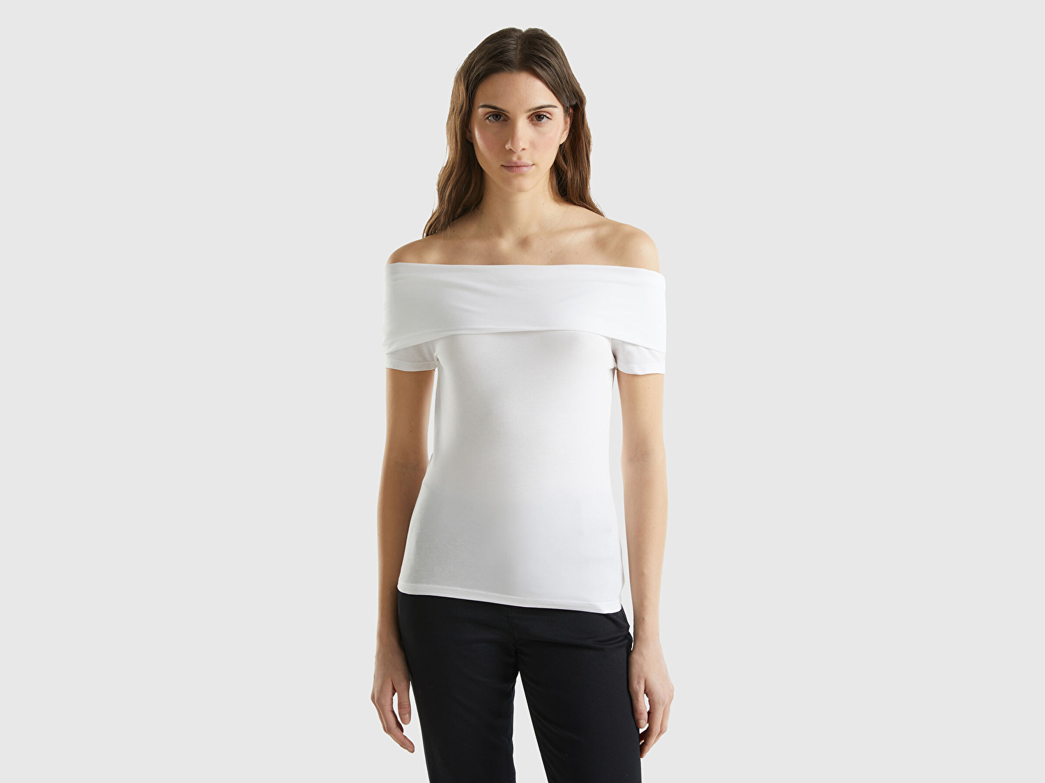 Benetton Kadın Beyaz Pamuk Karışımlı Beli Daralan Kısa Kollu Şal Yaka T-shirt