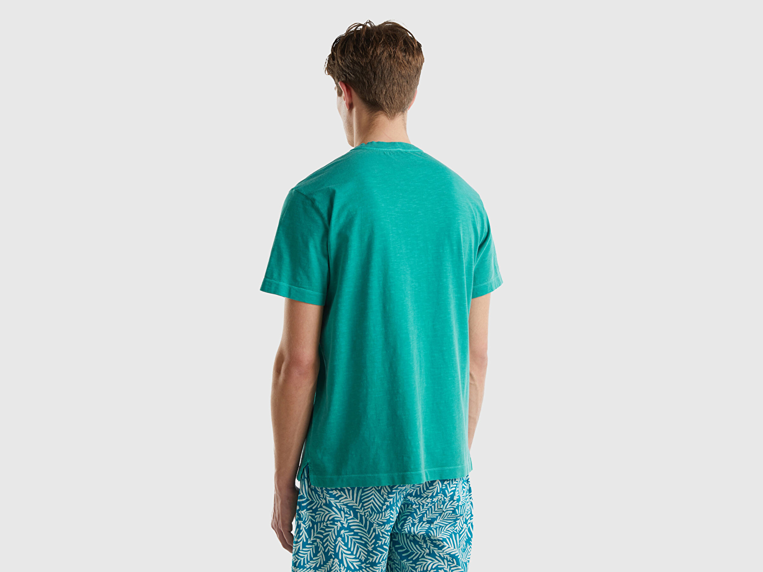 Benetton Erkek Adaçayı %100 Pamuk Tek Renkli Rahat Kesim Bisiklet Yaka T-Shirt