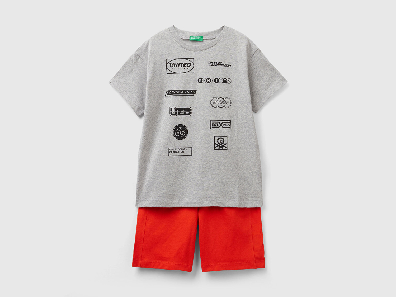 Benetton Erkek Çocuk Gri Melanj Baskılı T-Shirt ve Arkası Logo İşlemeli Şort Takım