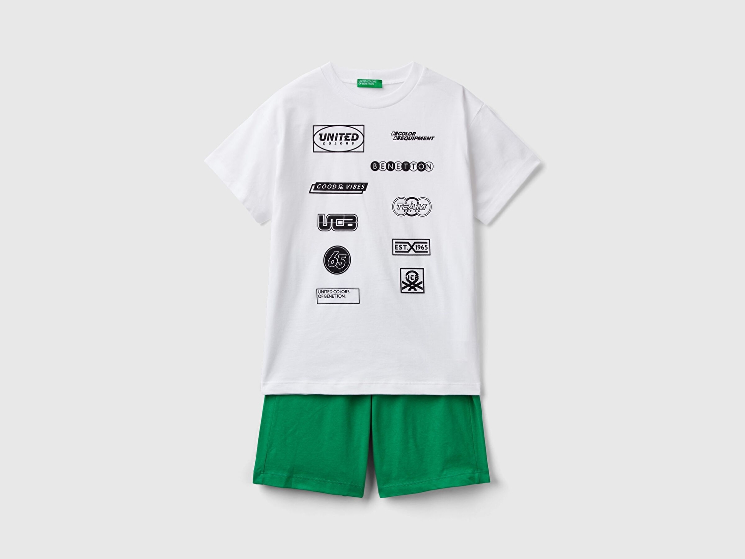 Benetton Erkek Çocuk Yeşil-Beyaz Baskılı T-Shirt ve Arkası Logo İşlemeli Şort Takım