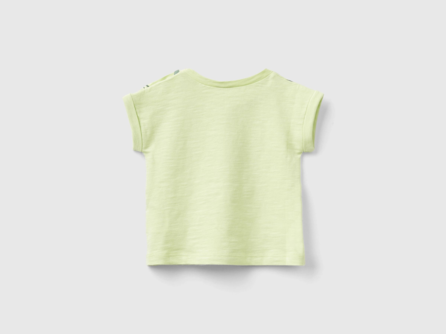 Benetton Bebek Açık Yeşil Önü Grafik Baskılı Yama Cebi Logo Detaylı T-Shirt