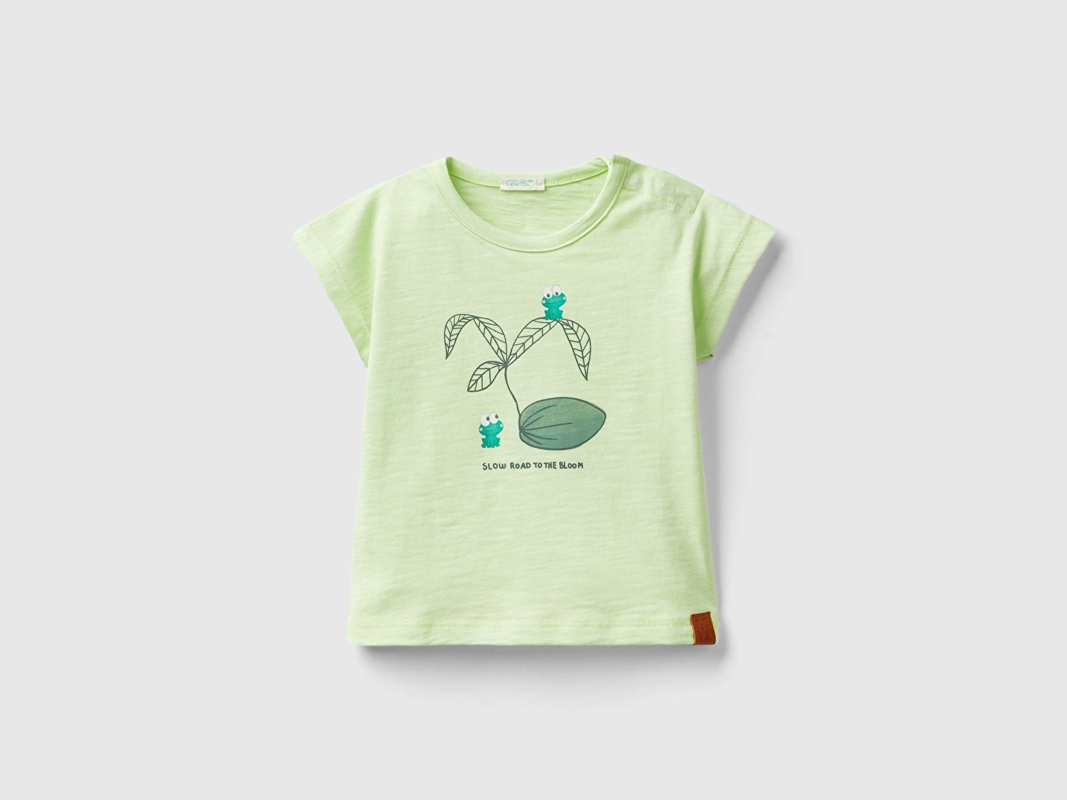 Benetton Bebek Açık Yeşil Önü Sevimli Grafik Baskılı Çıtçıtlı Bisiklet Yaka T-Shirt