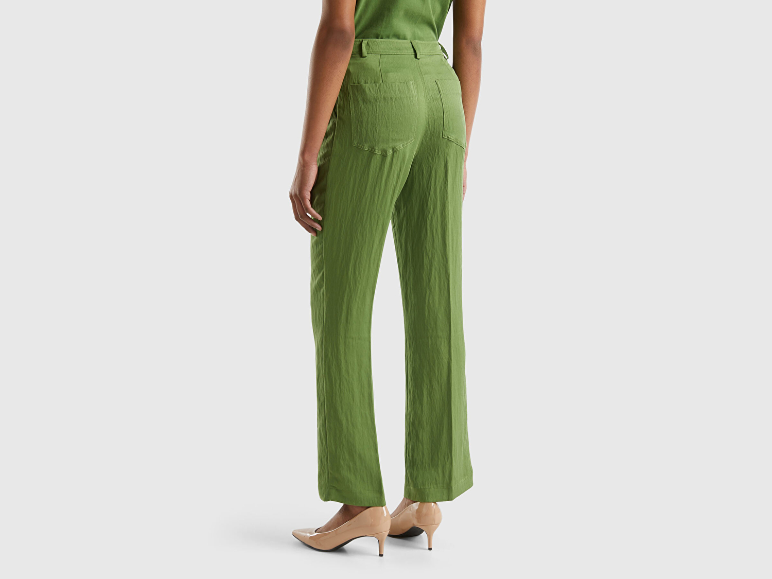 Benetton Kadın Soluk Yeşil Liyosel Karışımlı Çift Pileli Kemer Delikli Pantolon