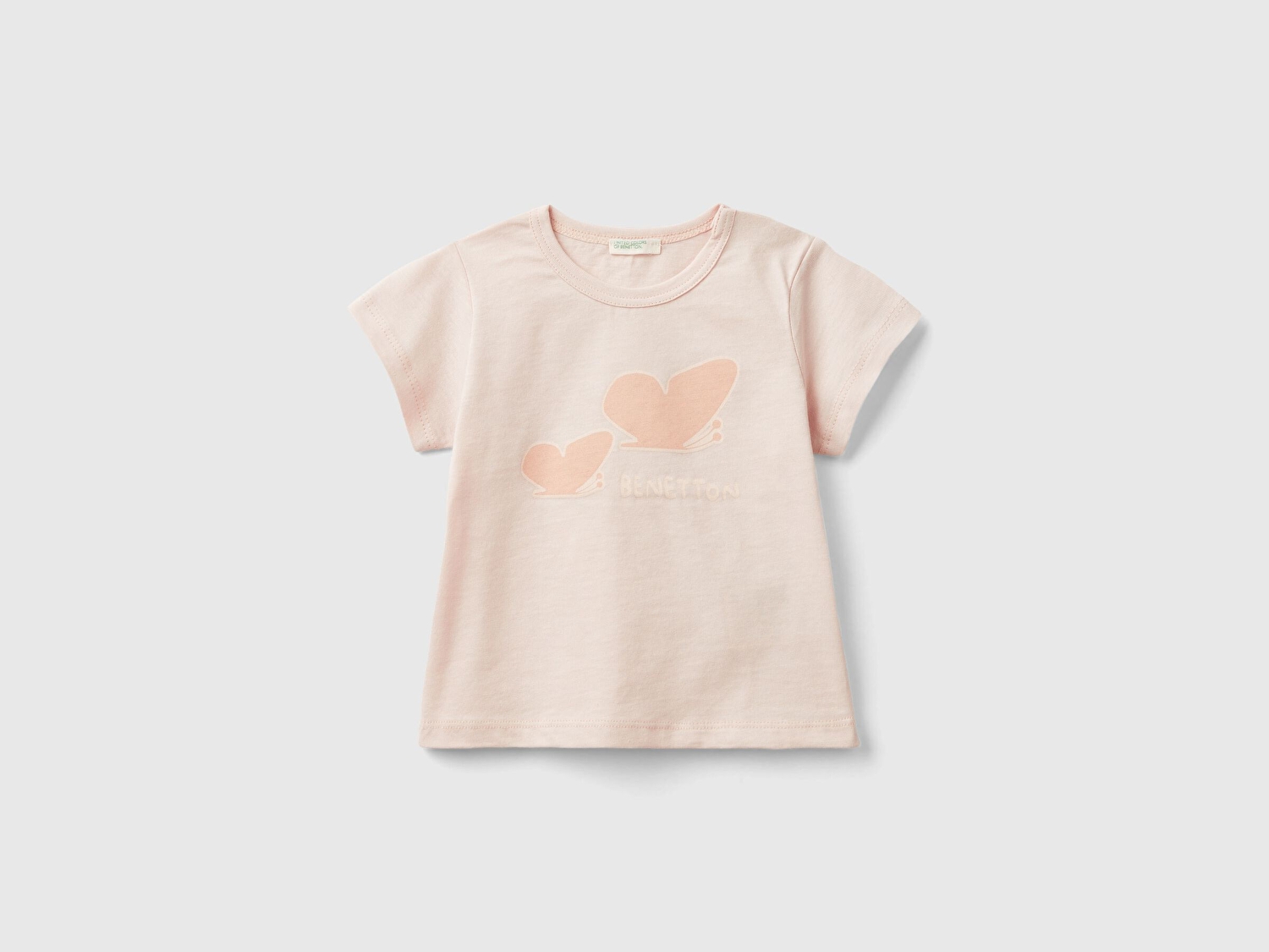 Benetton Bebek Gül Kurusu Önü Grafik Baskılı Omzu Çıtçıtlı Dekoratif Dikişli T-Shirt