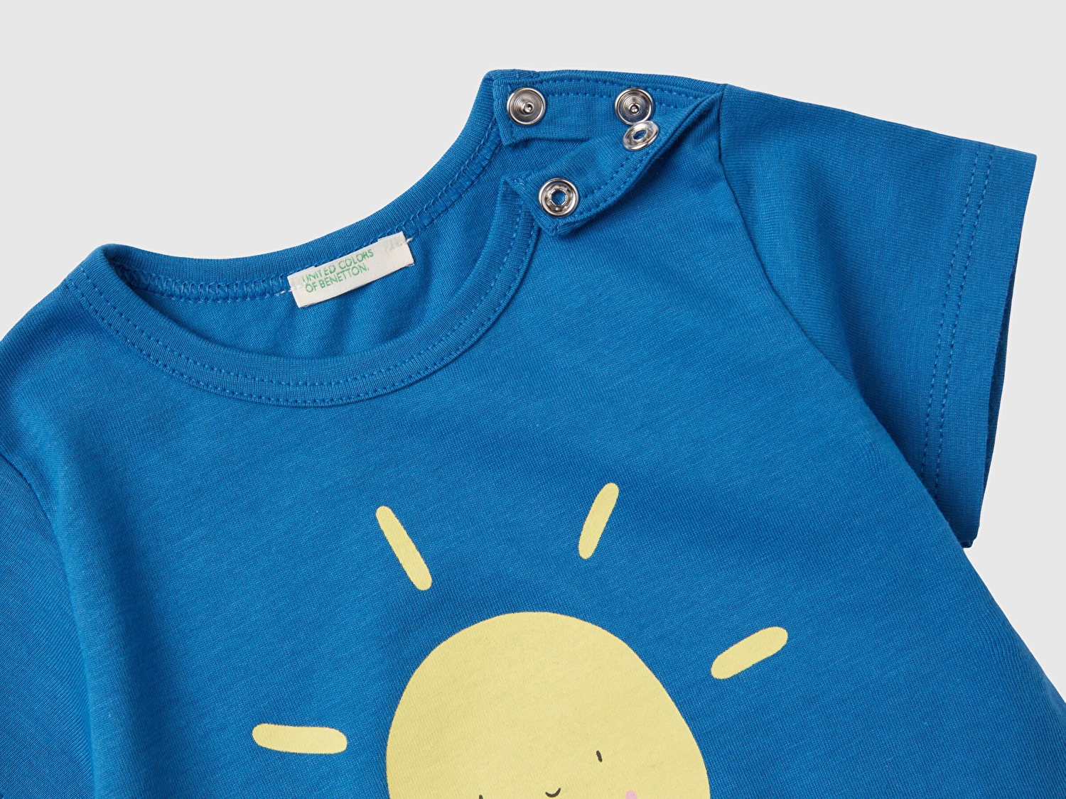 Benetton Bebek Saks Mavi Önü Grafik Baskılı Omzu Çıtçıtlı Dekoratif Dikişli T-Shirt
