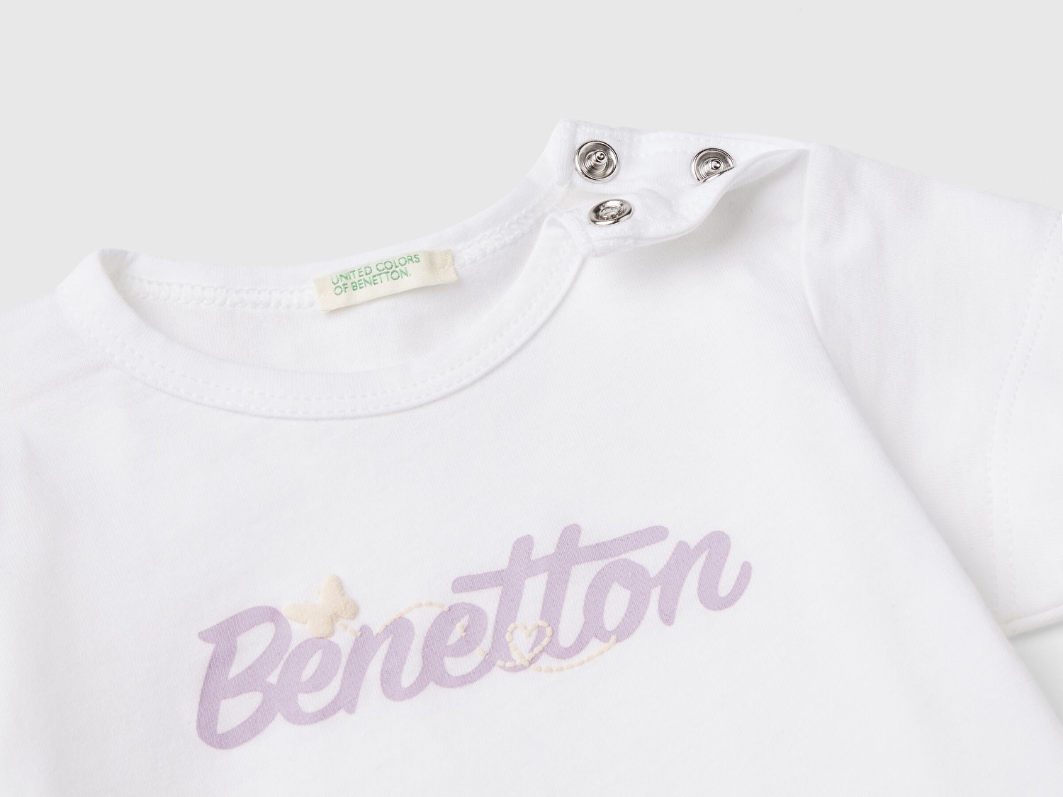 Benetton Bebek Beyaz Önü Logo Baskılı Omzu Çıtçıtlı Bisiklet Yaka T-Shirt