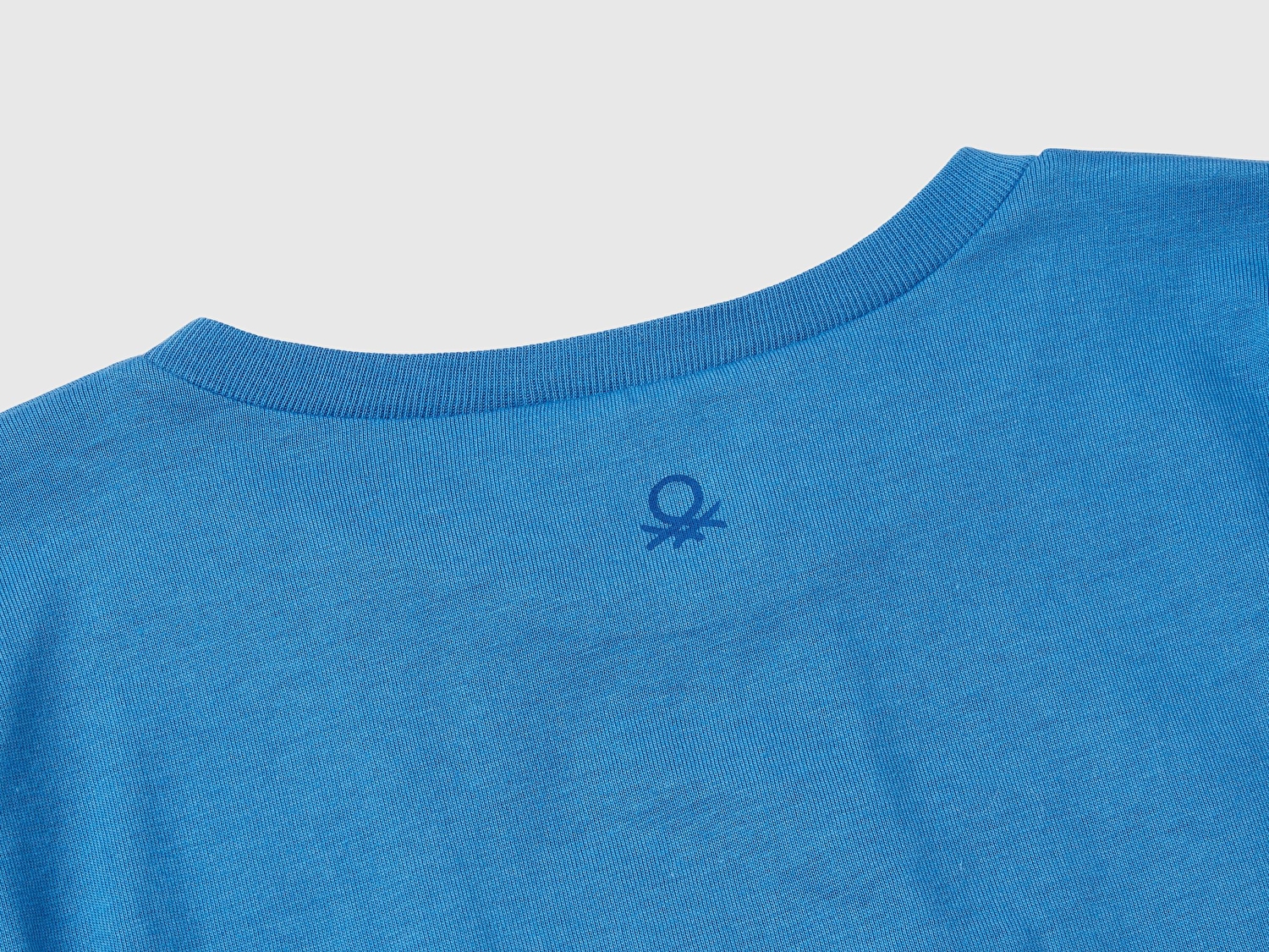 Benetton Kız Çocuk Saks Mavi Önü Grafik Baskılı Kolları Büzgülü Bisiklet Yaka T-Shirt