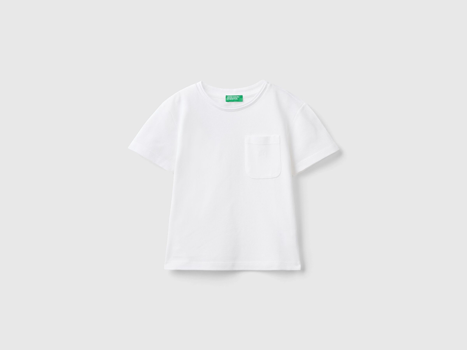 Benetton Erkek Çocuk Beyaz Sol Göğsü Logo Kabartmalı Bisiklet Yaka Rahat Kesim T-Shirt