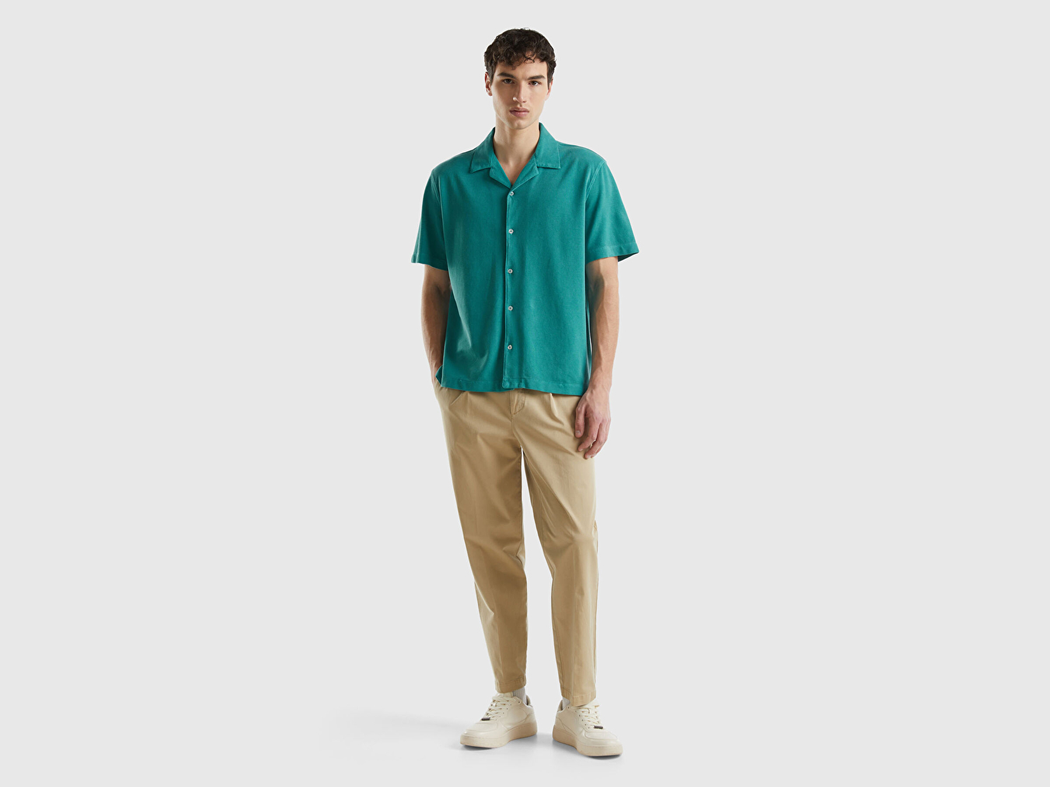 Benetton Erkek Adaçayı %100 Pamuk Tek Renkli Dekoratif Dikişli Kısa Kollu Gömlek