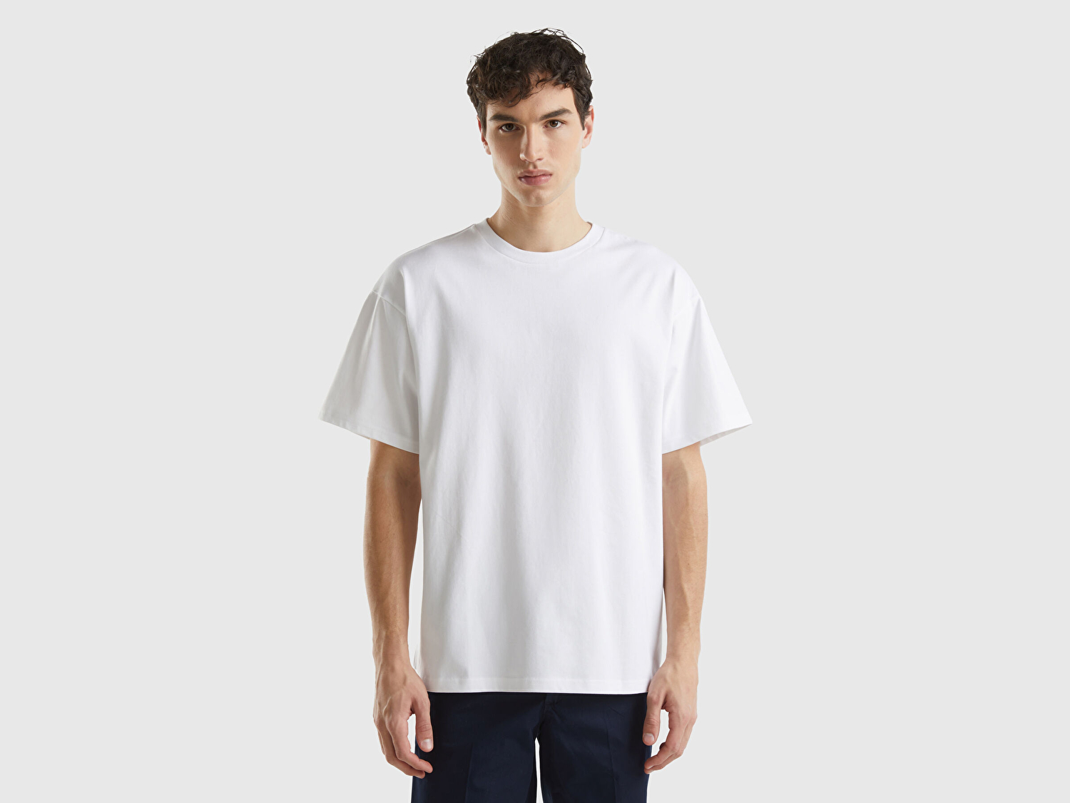 Benetton Erkek Beyaz %100 Pamuk Arkası Logo İşlemeli Omzu Dikiş Detaylı T-Shirt