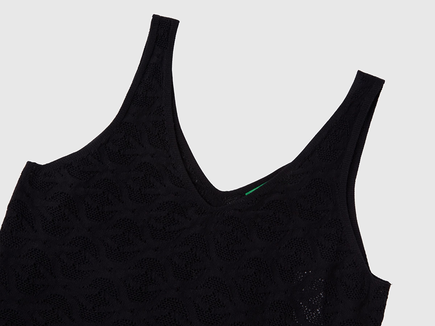 Benetton Kadın Siyah %100 Pamuk Tamamı Desenli Derin V Yaka Sıfır Kol Bluz