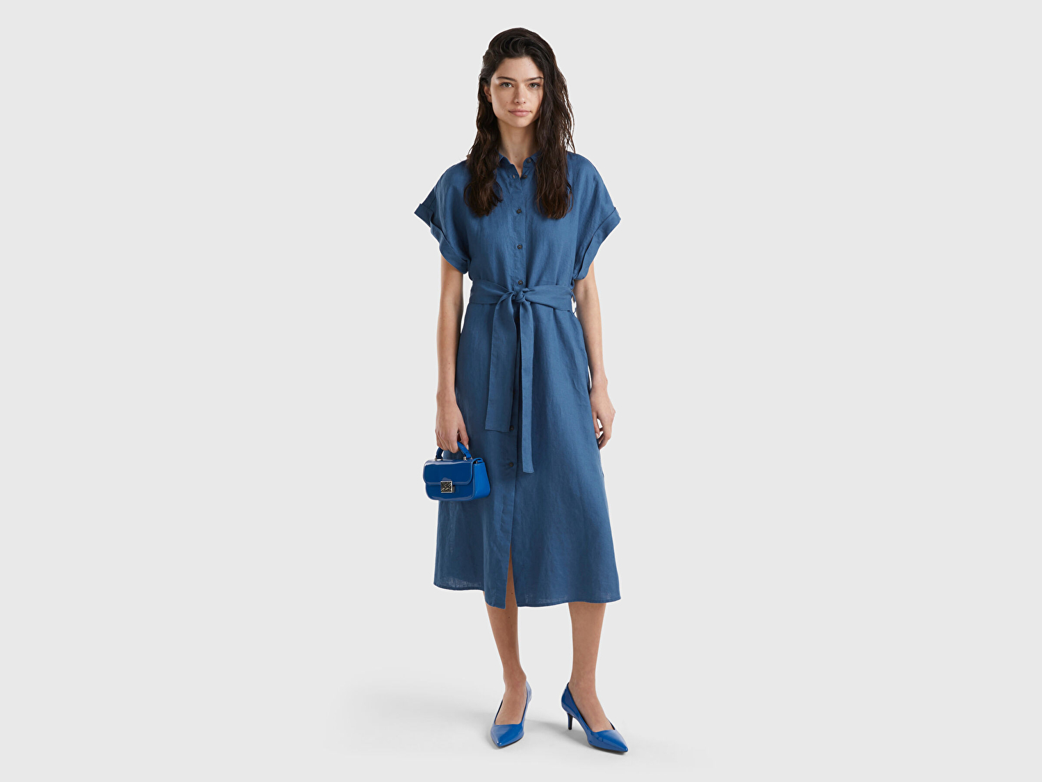 Benetton Kadın Gece Mavisi %100 Keten Önü Düğme Kapamalı Beli Kuşaklı Midi Elbise