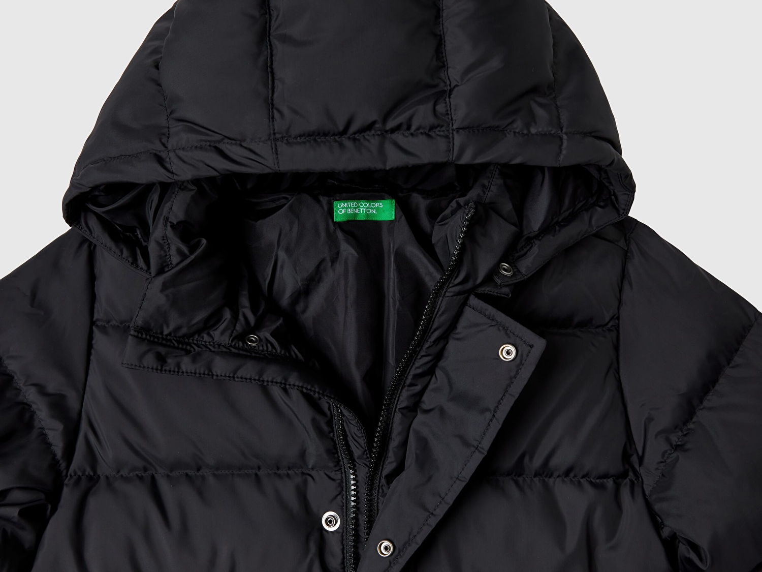 Benetton Erkek Çocuk Siyah Logo İşlemeli Kaztüyü Uzun Mont