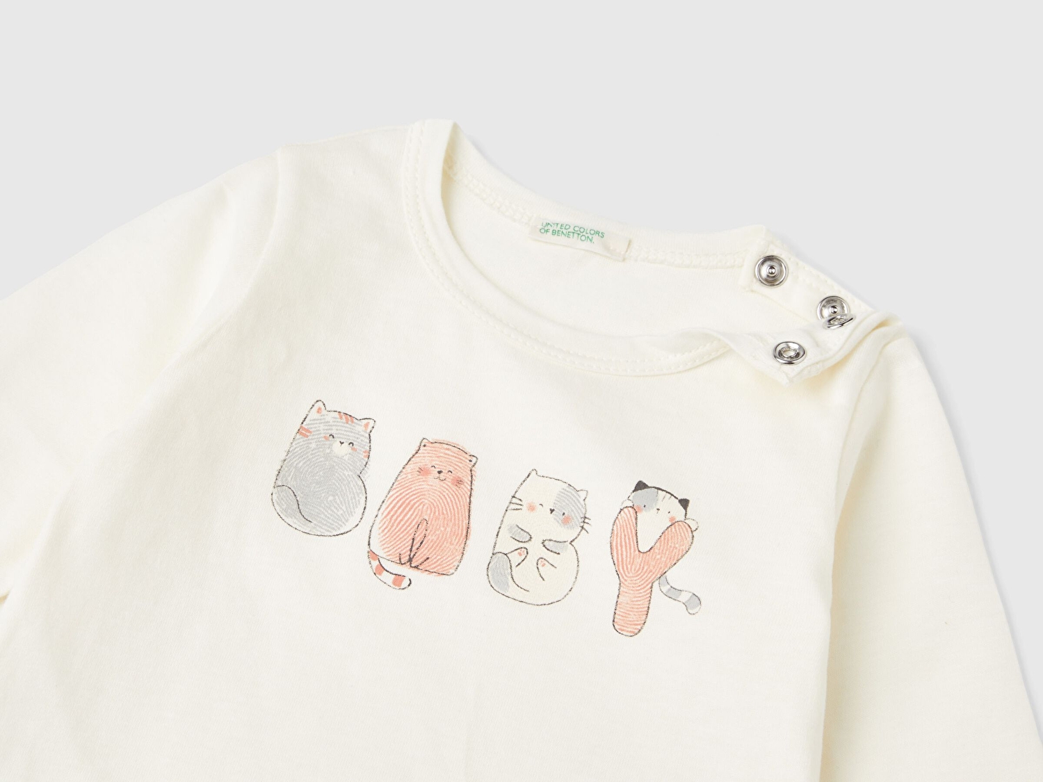 Benetton Bebek Beyaz Mix Önü Su Baskılı Gizli Düğmeli Uzun Kollu T-Shirt