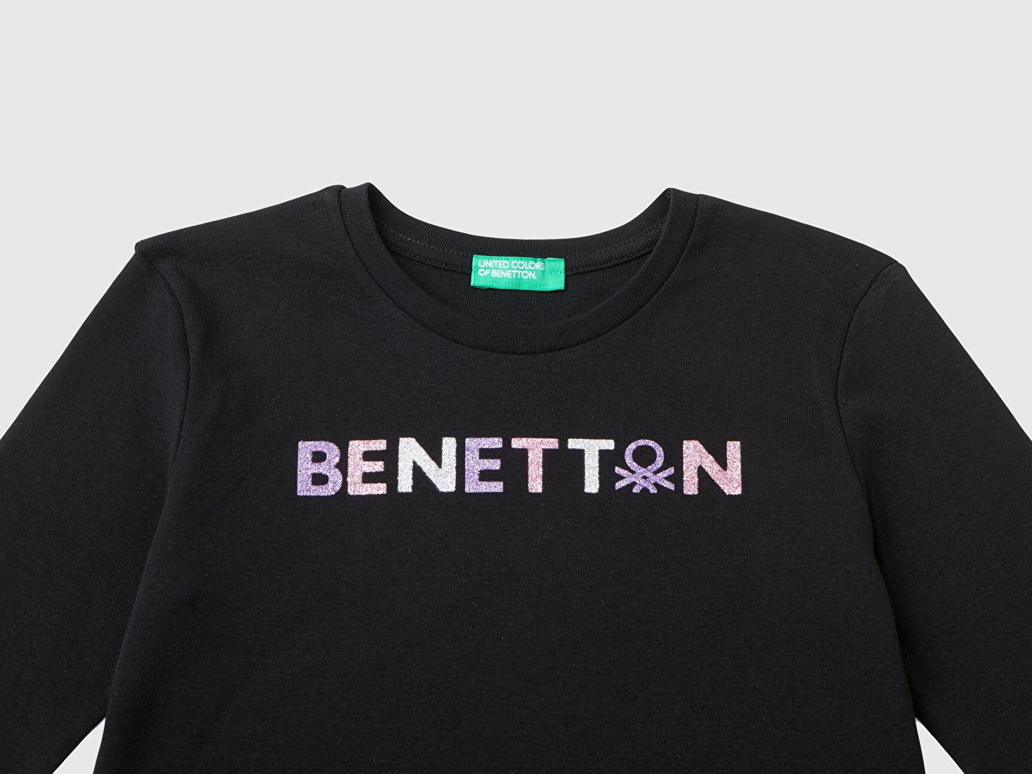 Benetton Kız Çocuk Siyah Önü Parıltılı Logo Baskılı Regular Fit Uzun Kollu T-Shirt