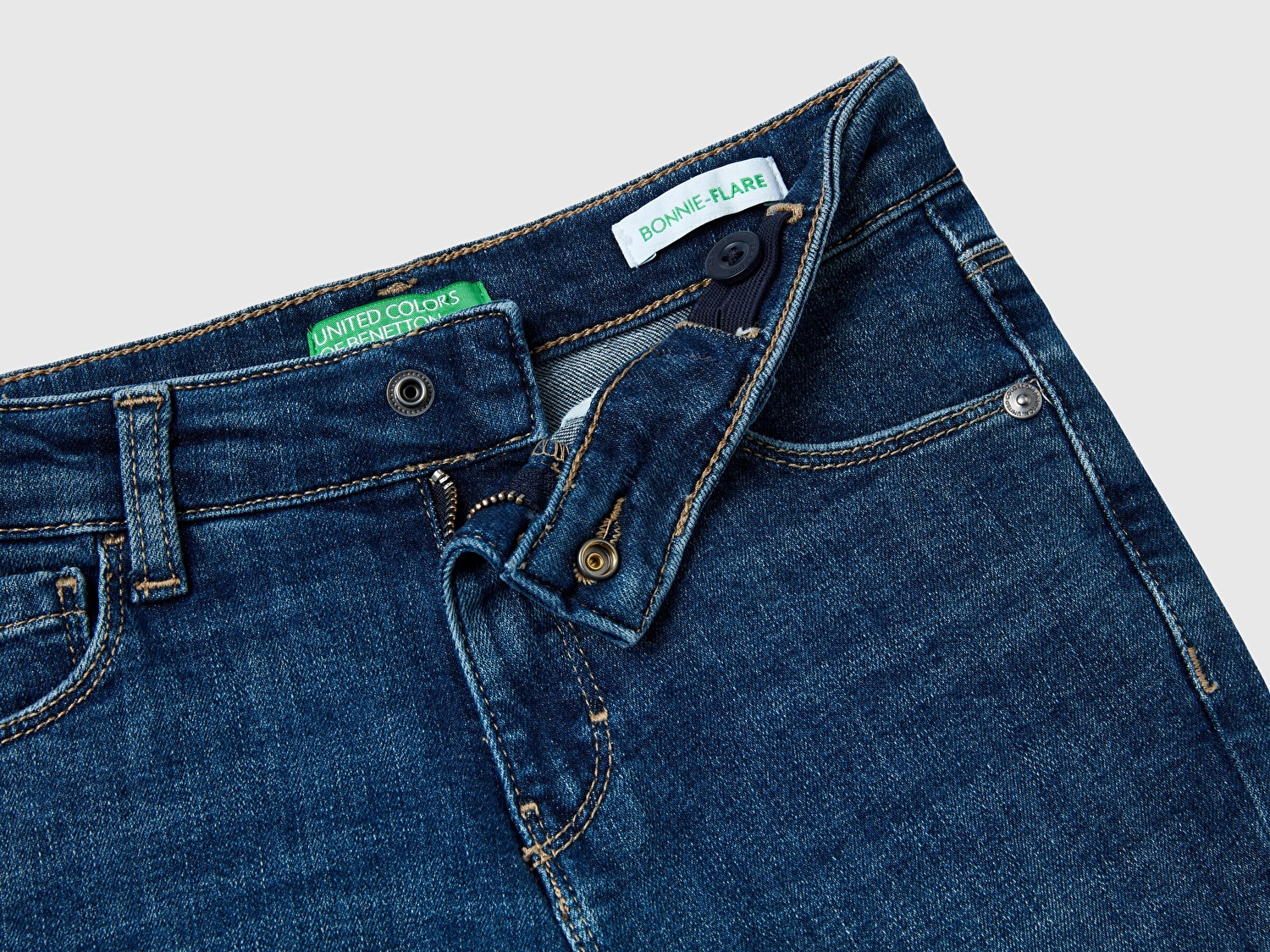 Benetton Kız Çocuk Koyu Mavi Arka Cebi Logo İşlemeli 5 Cepli Eskitilmiş Efektli Pantolon