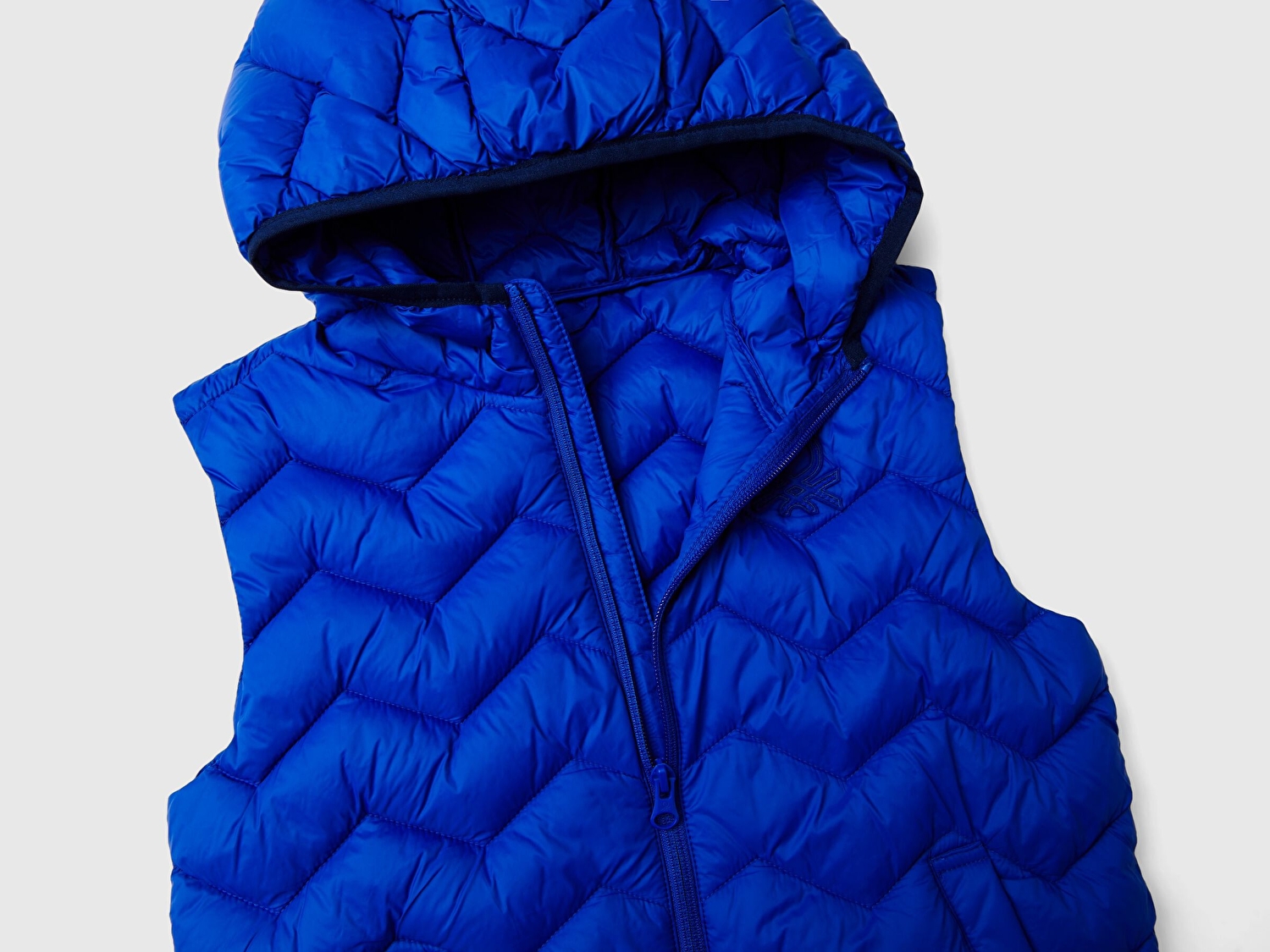 Benetton Erkek Çocuk Saks Mavisi Logo Detaylı Kapüşonlu Yelek