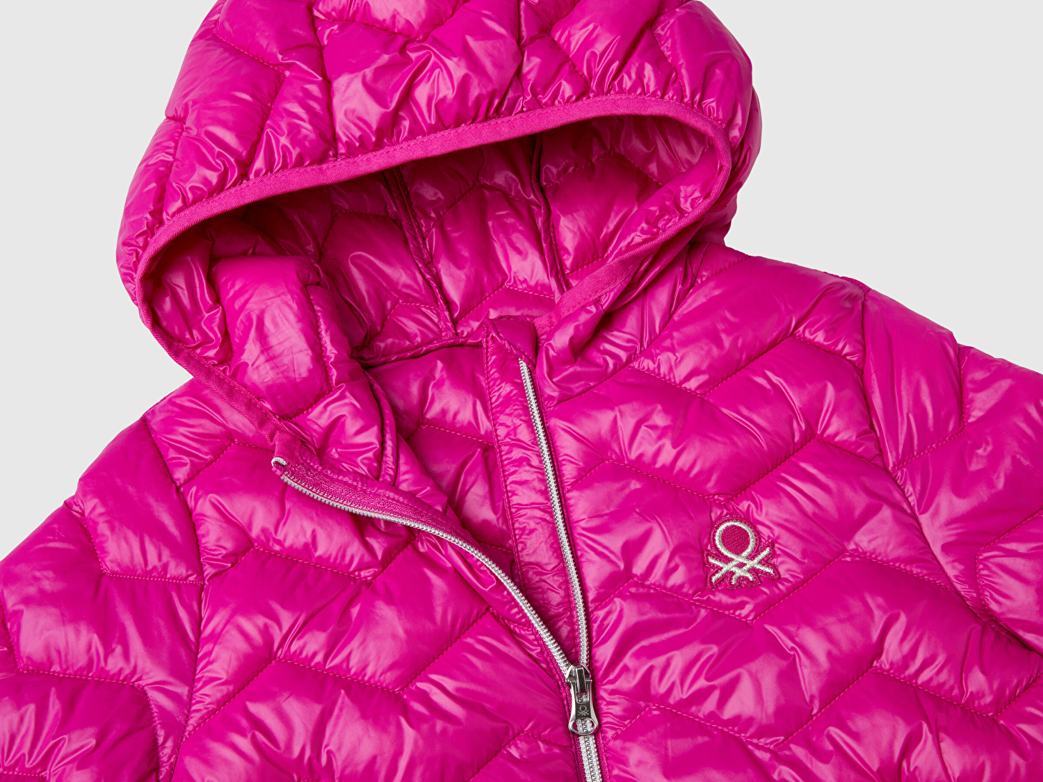 Benetton Kız Çocuk Pembe Simli Logo Detaylı Kapüşonlu Mevsimlik İnce Mont