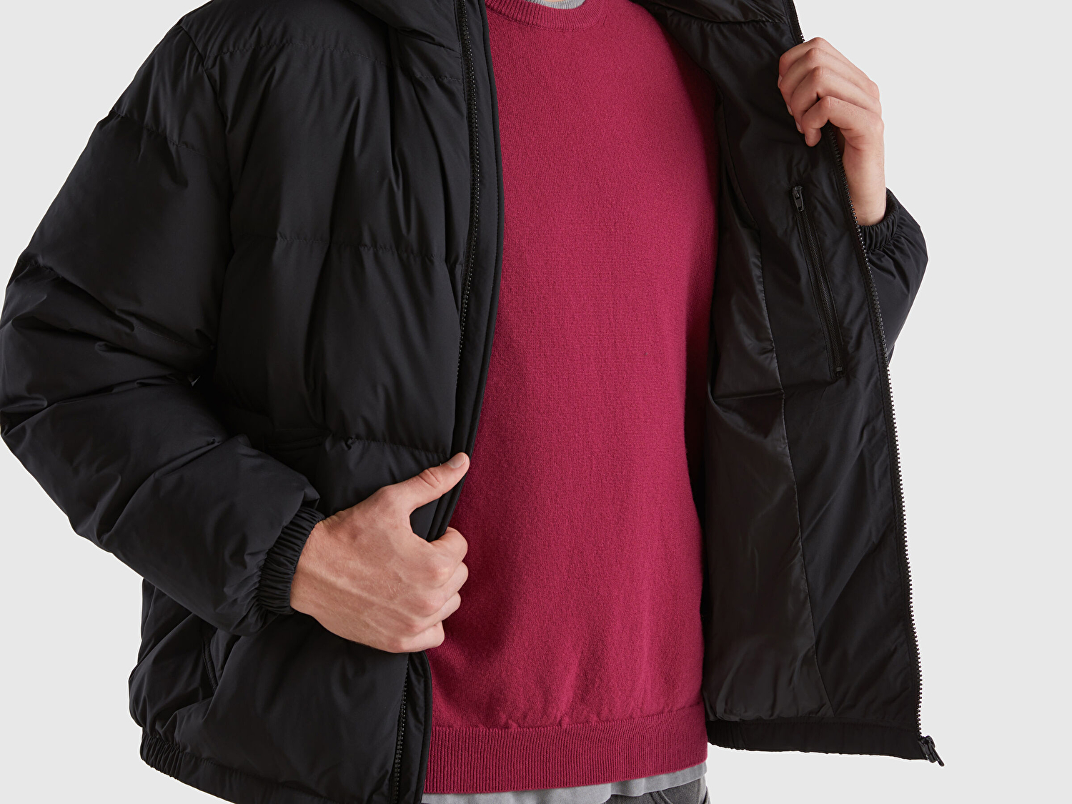 Benetton Erkek Siyah Kaz Tüyü Dolgulu Yanları Cepli Gizli Fermuarlı Kapüşonlu Mont