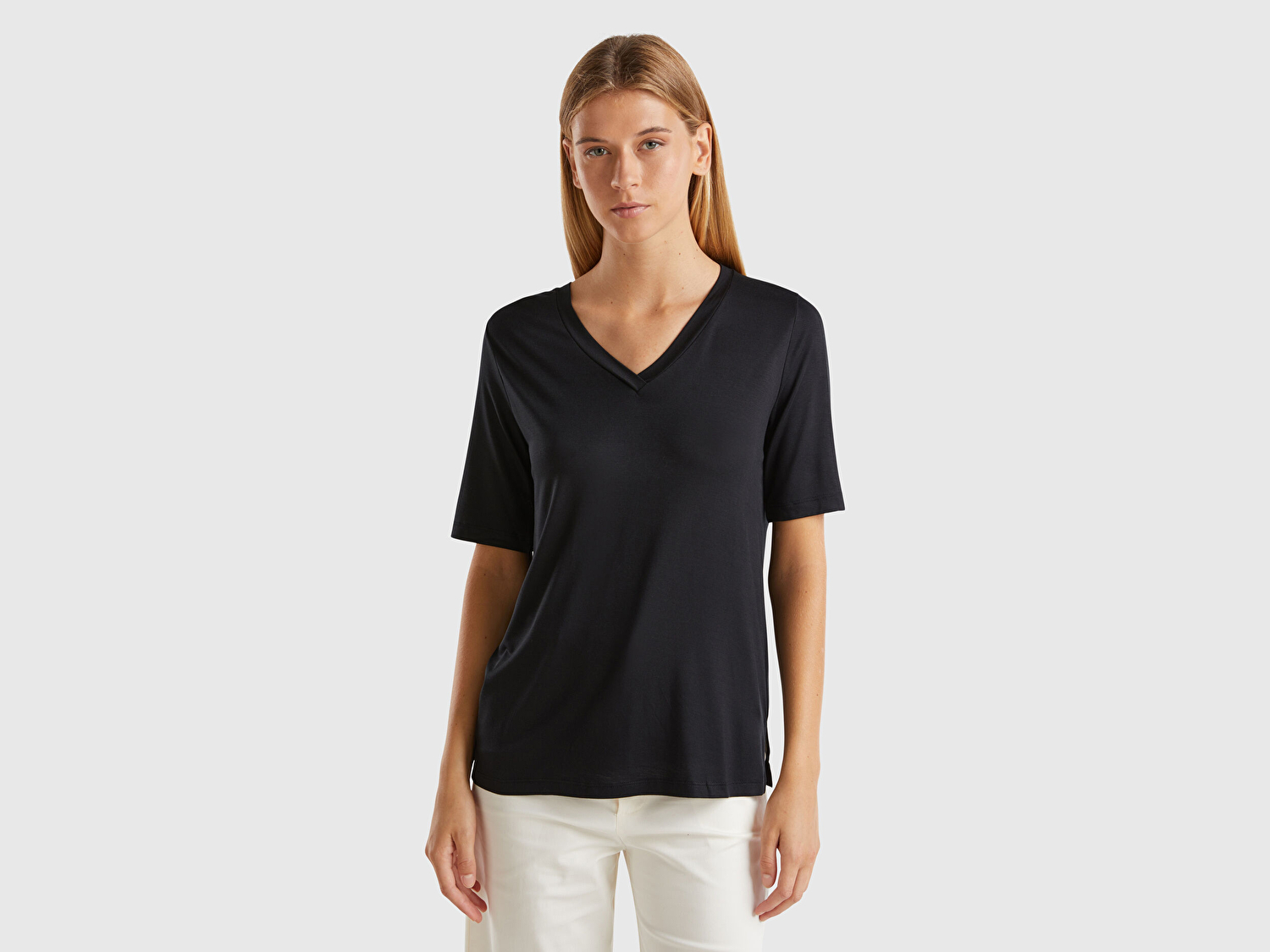 Benetton Kadın Siyah Eko-Viskoz Regular Fit V Yaka T-Shirt