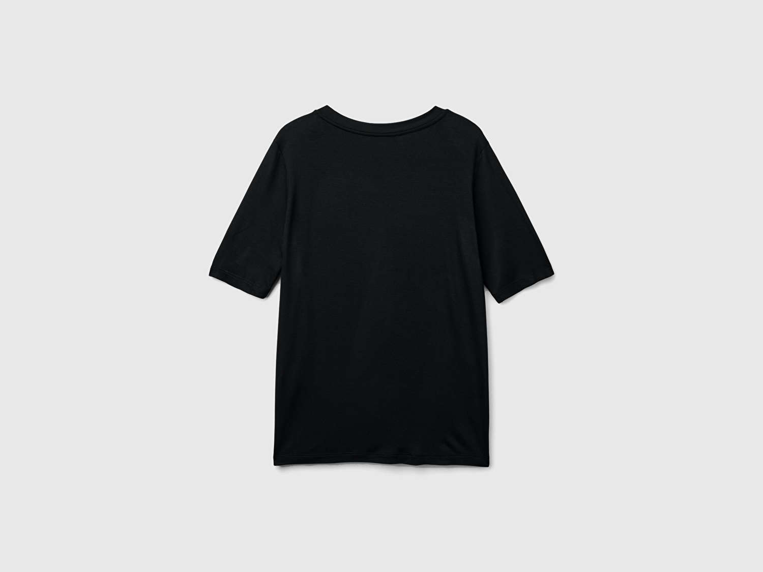 Benetton Kadın Siyah Eko-Viskoz Regular Fit V Yaka T-Shirt