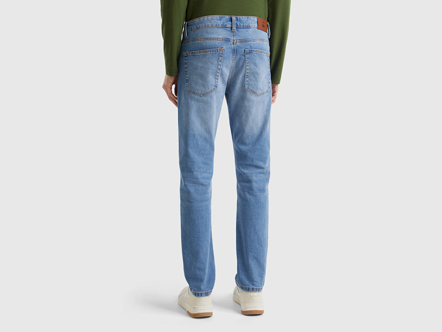 Benetton Erkek Açık Mavi Pamuk Karışımlı Arkası Logo Etiketli Cepli Slim Fit Denim Pantolon