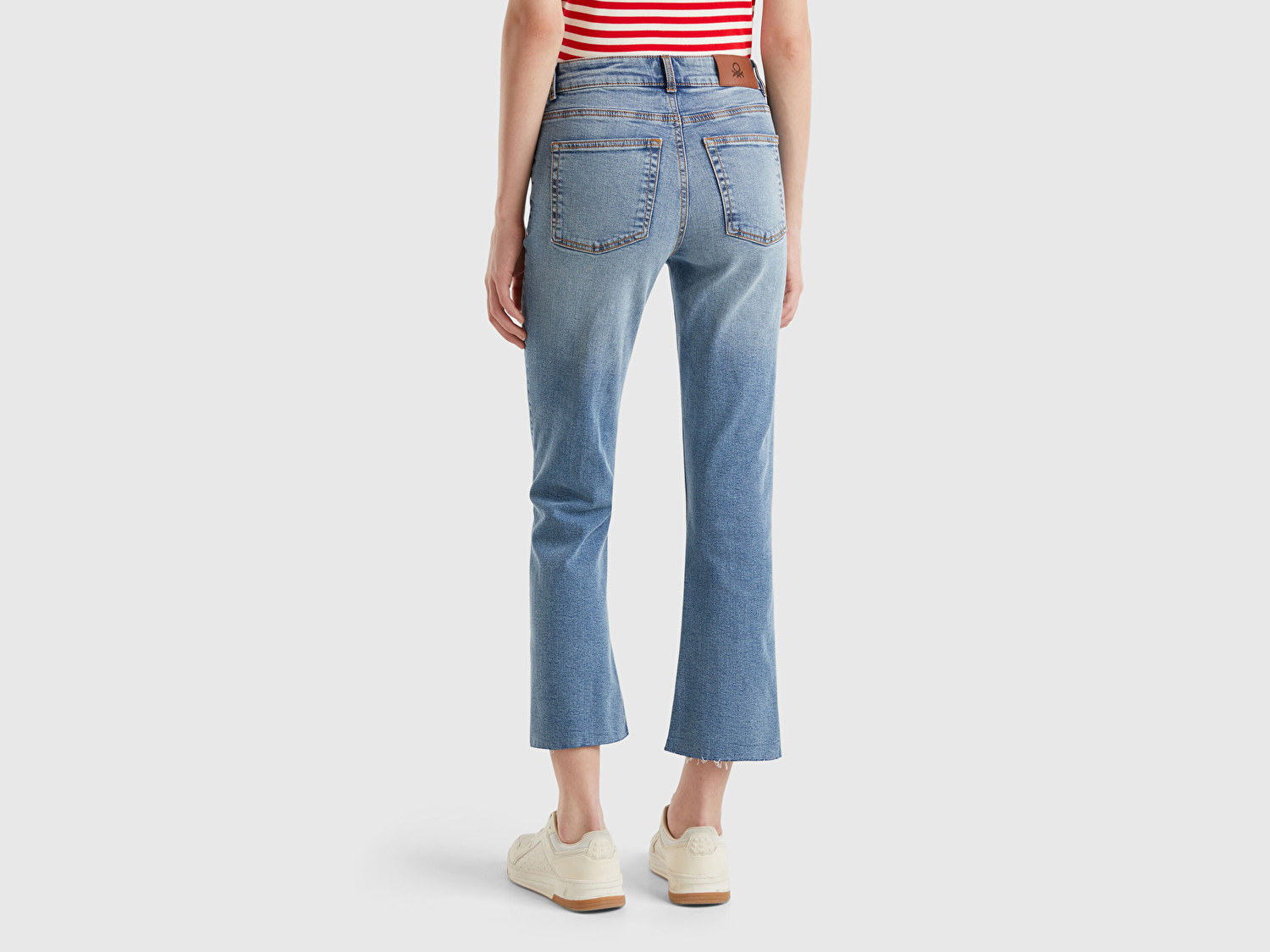 Benetton Kadın Açık Mavi Streç Pamuklu Paçası Kesik Geniş Paça Denim Pantolon