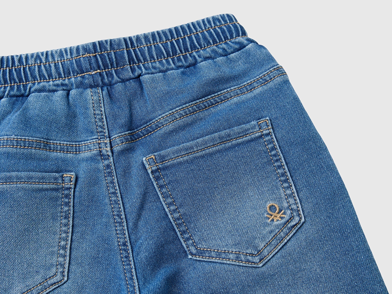 Benetton Erkek Bebek Koyu Denim Arka Cebi Logolu Lastik Paça Ağartılmış Denim Pantolon
