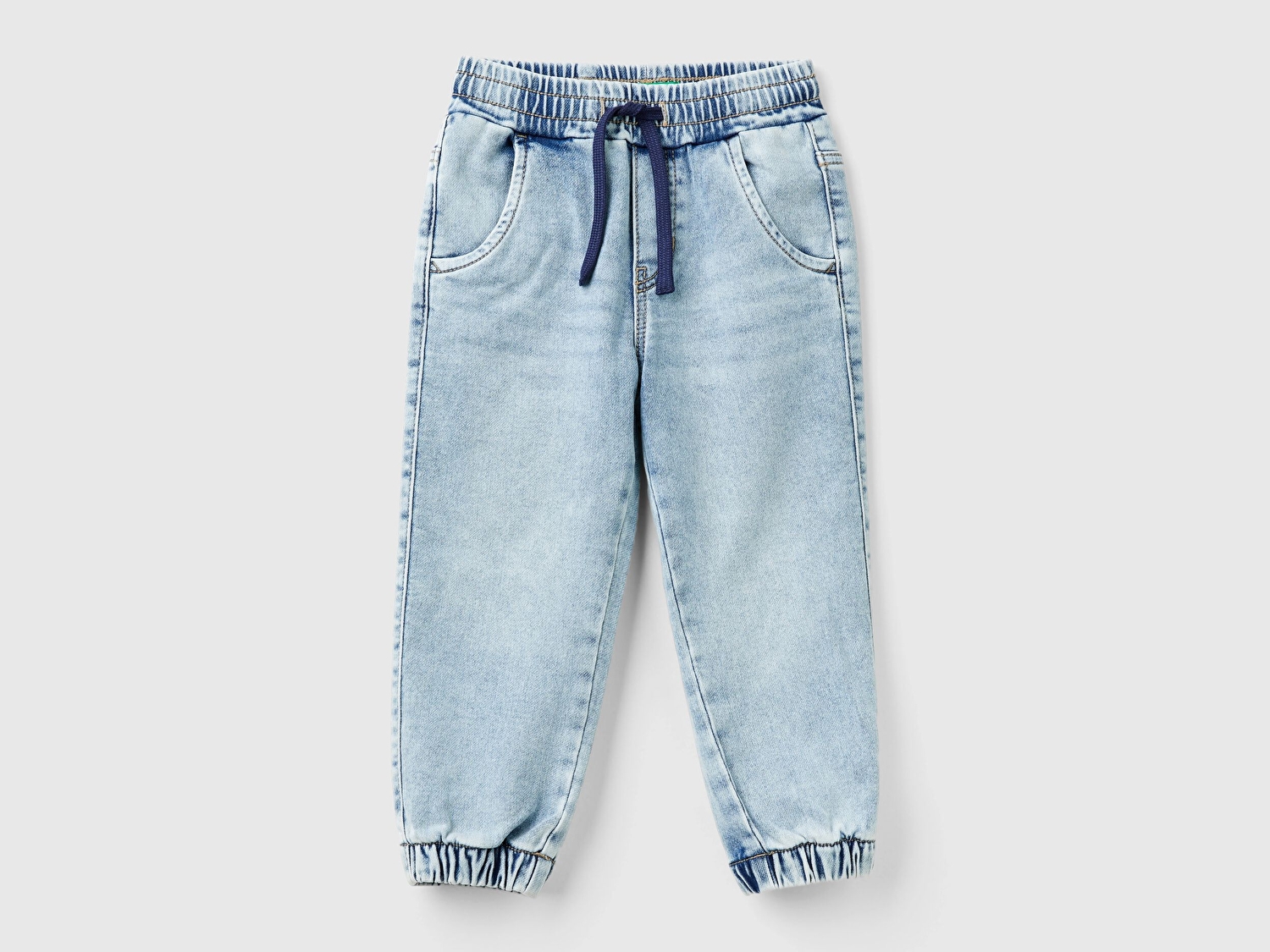 Benetton Erkek Bebek Açık Denim Arka Cebi Logolu Lastik Paça Ağartılmış Denim Pantolon