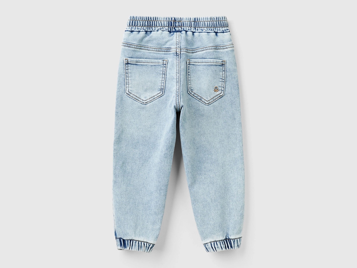 Benetton Erkek Bebek Açık Denim Arka Cebi Logolu Lastik Paça Ağartılmış Denim Pantolon