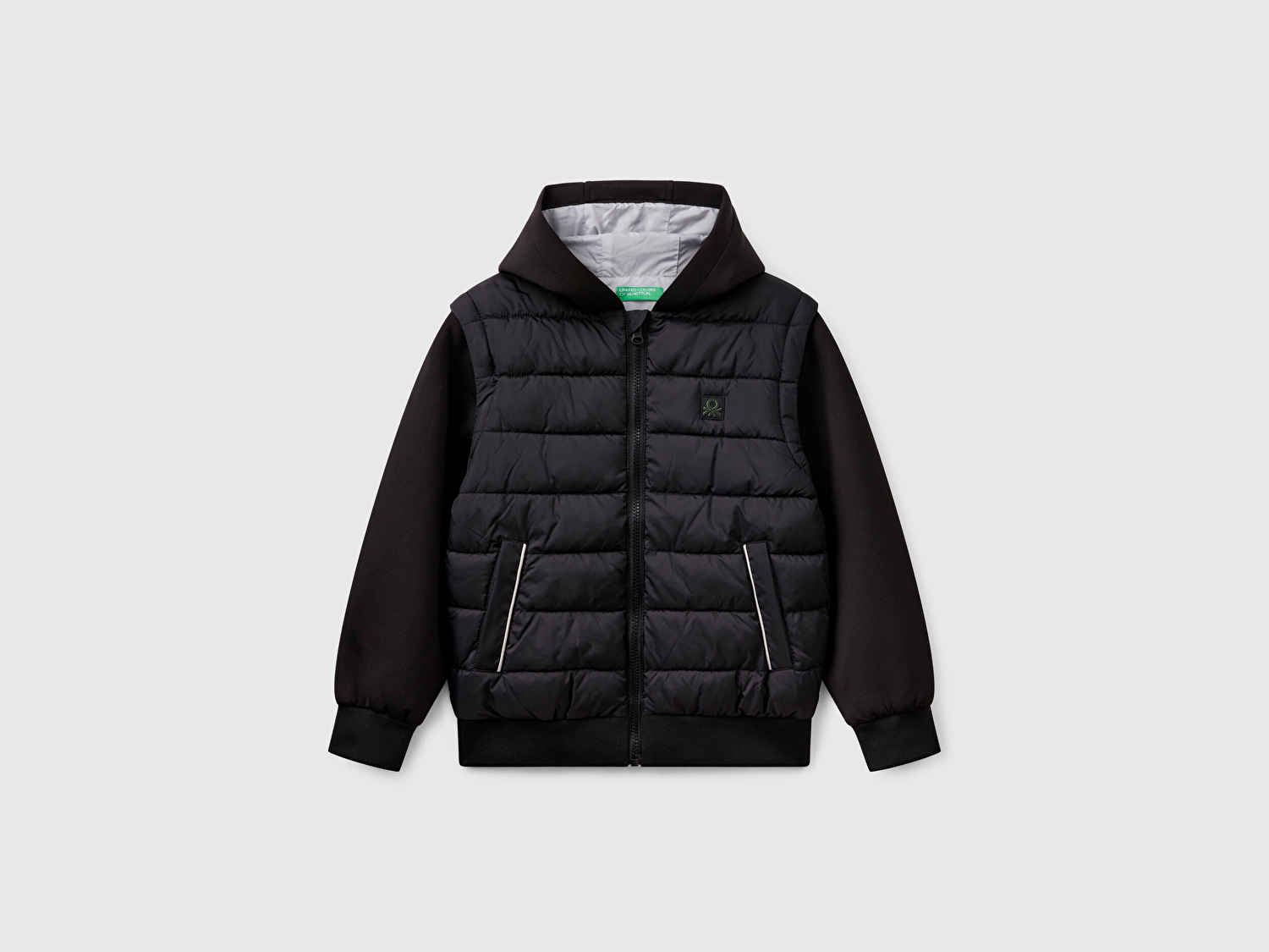 Benetton Erkek Çocuk Siyah Logo Detaylı Cepli Sentetik Dolgulu Kapüşonlu Puffer Yelek
