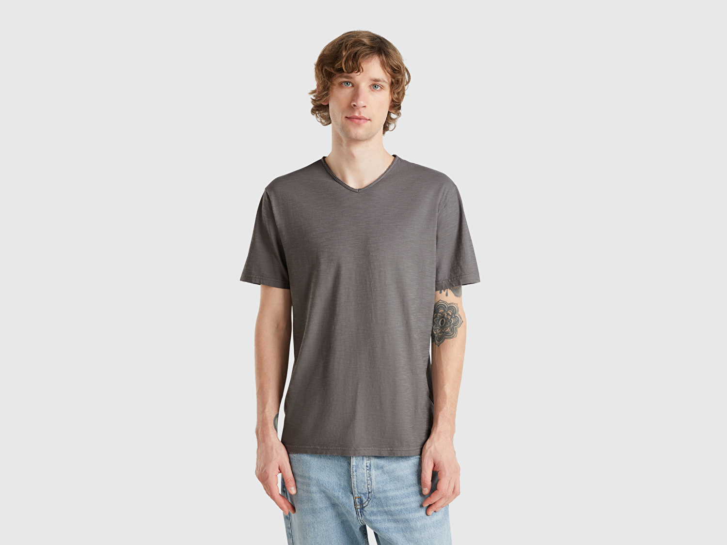 Benetton Erkek Antrasit V Yaka Slub T-shirt