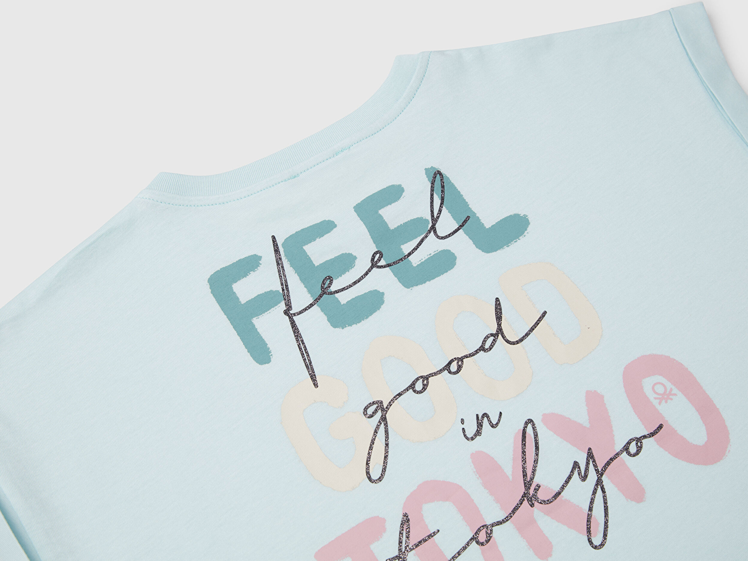Benetton Kız Çocuk Su Yeşili Parlak Baskılı Düşük Omuz T-Shirt