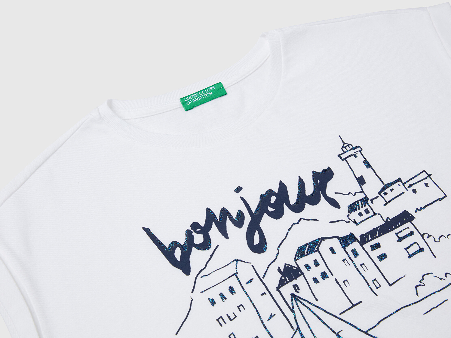 Benetton Kız Çocuk Beyaz Parlak Baskılı Düşük Omuz T-Shirt