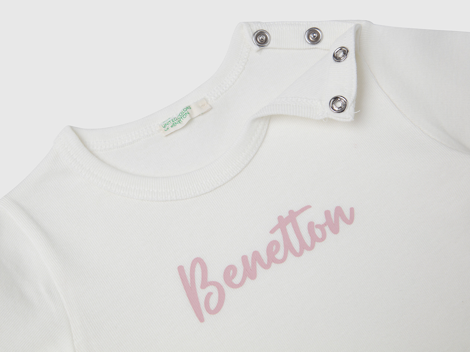 Benetton Bebek Beyaz Logo Baskılı Omzu Çıtçıt Düğmeli Uzun Kollu T-Shirt